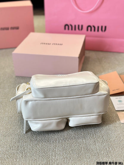 PUCKET BAG IN WHITE CALFSKIN