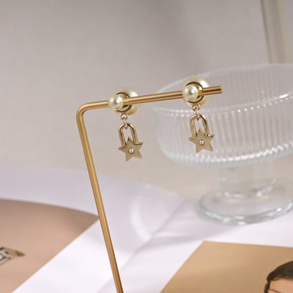CD 26S PEARL STAR CHARM DROP EARRINGS IN GOLD TONE METAL 631864