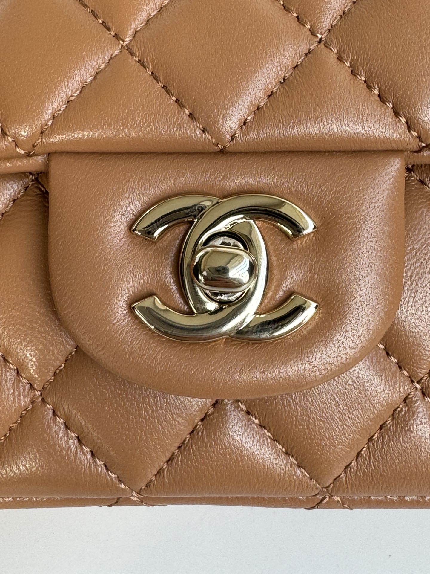 FLAP BAG 20 IN BRONZE BROWN LAMBSKIN WITH HANDLE- NEW