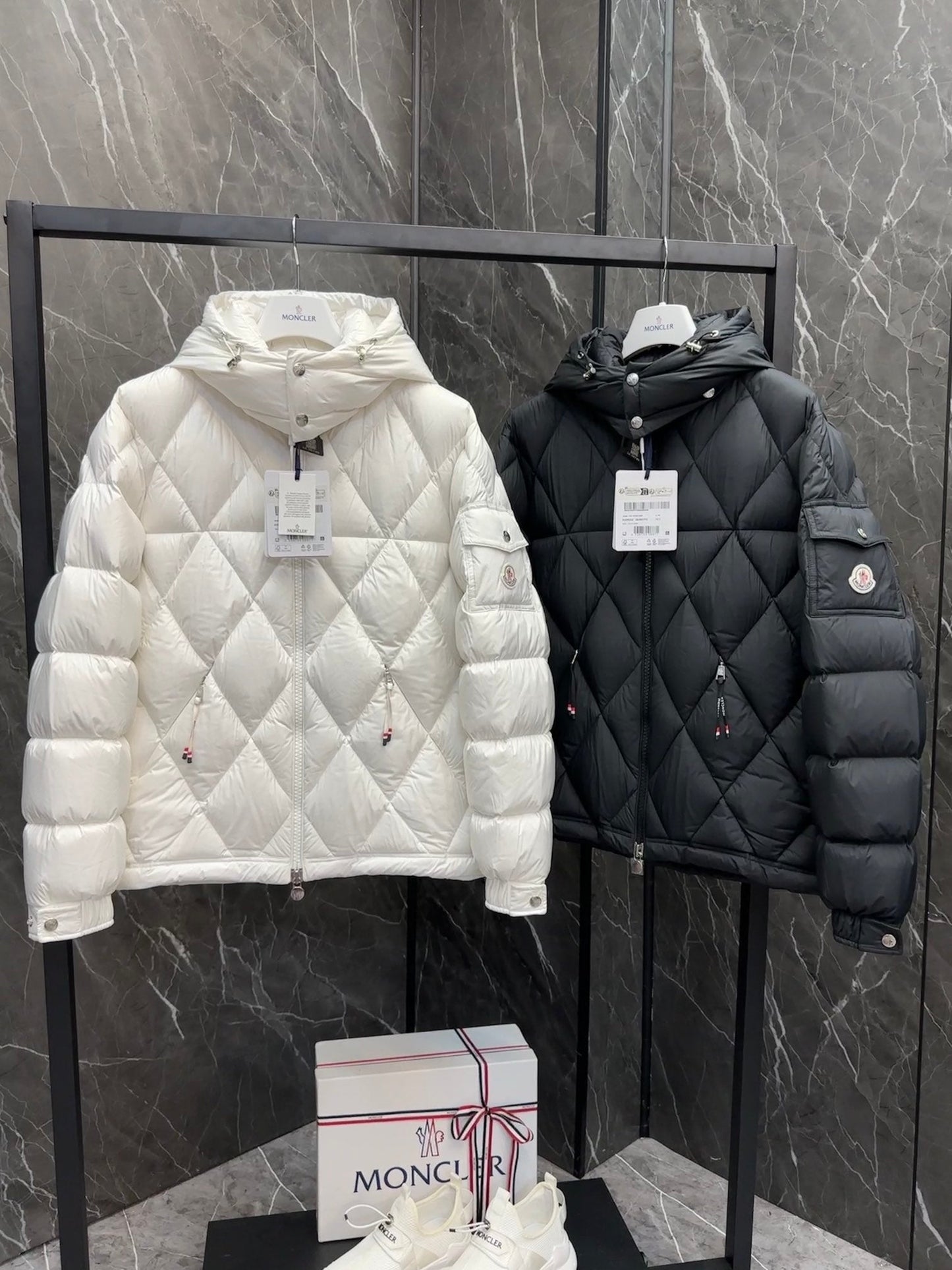 MONCLER 25S JACKET IN WHITE 051