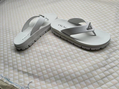 PRADA 26S FLIP FLOPS IN WHITE CALFSKIN WITH LOGO