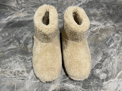 PRADA 26S ANKLE BOOTS IN BEIGE FUR