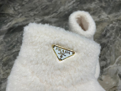 PRADA 26S ANKLE BOOTS IN WHITE FUR