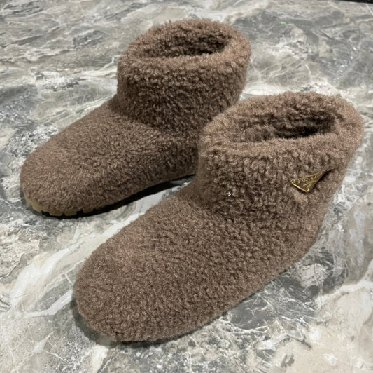 PRADA 26S ANKLE BOOTS IN DARK BROWN FUR
