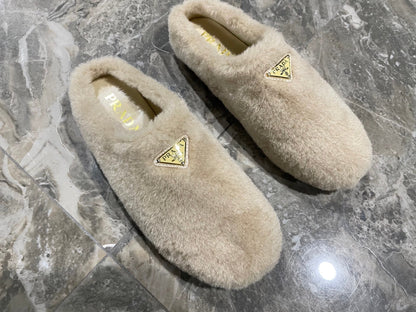 PRADA 26S SLIPPERS IN BEIGE WOOL
