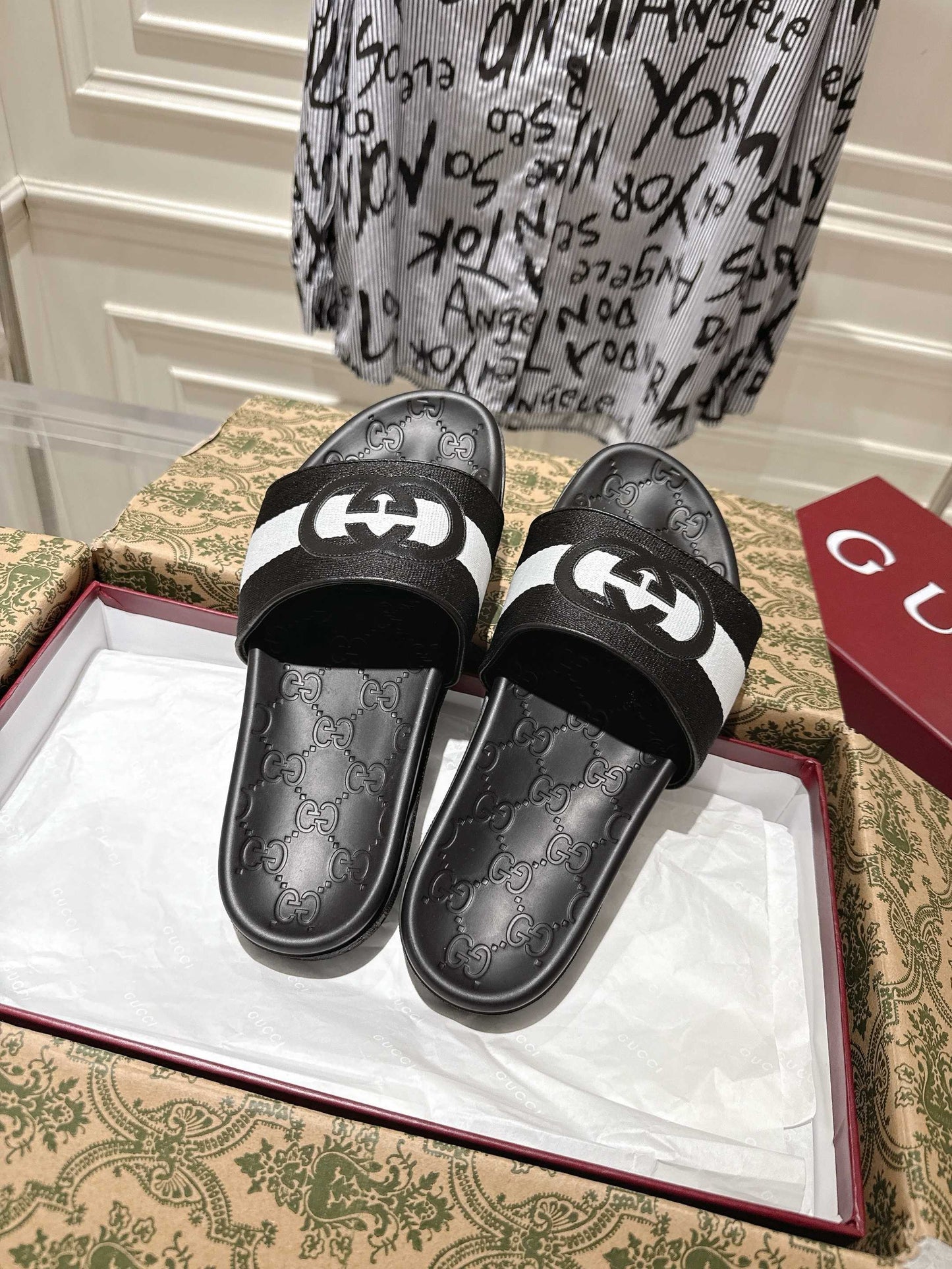 SANDALS 25S IN BLACK AND WHITE MIX RED LAMBSKIN EMBOSSED LOGO STYLE 3