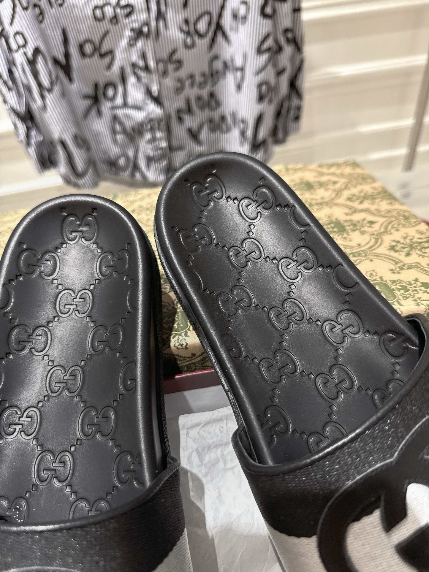 SANDALS 25S IN BLACK AND WHITE MIX RED LAMBSKIN EMBOSSED LOGO STYLE 3