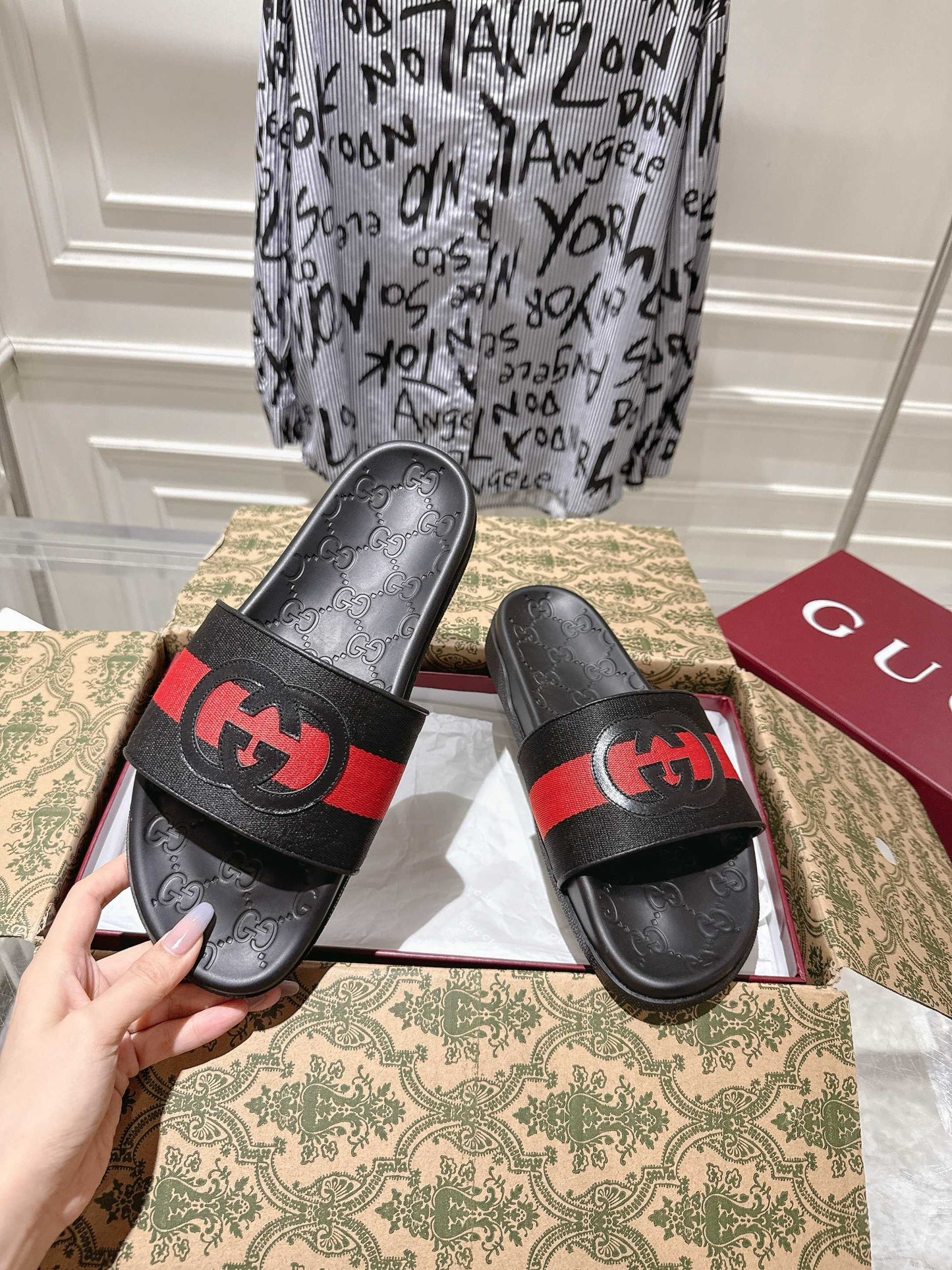 SANDALS 25S IN BLACK MIX RED LAMBSKIN EMBOSSED LOGO STYLE 2