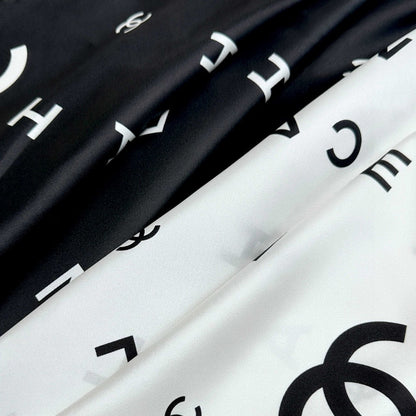 CHANEL 25S SCARF 90 IN SILK 720005