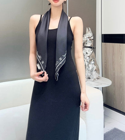 CHANEL 25S SCARF 90 IN SILK 732123