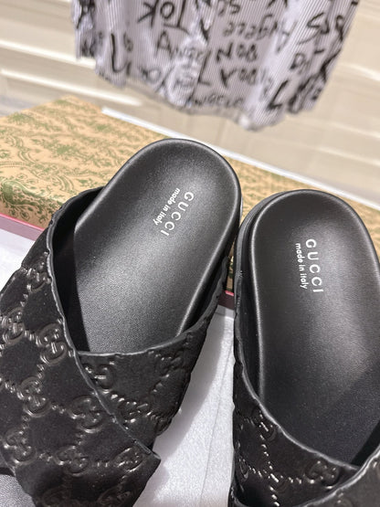 GG SLIDES IN BLACK SUEDE WITH EMBOSSED LOGO STYLE 6
