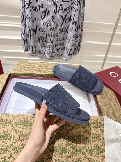 GG SLIDES IN NAVY BLUE SUEDE WITH EMBOSSED LOGO STYLE 4