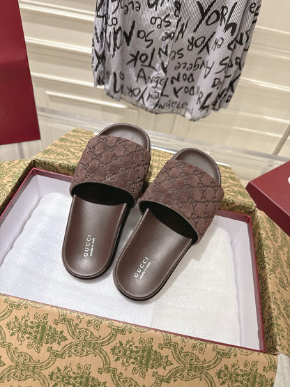 GG SLIDES IN DARK BROWN SUEDE WITH EMBOSSED LOGO STYLE 1