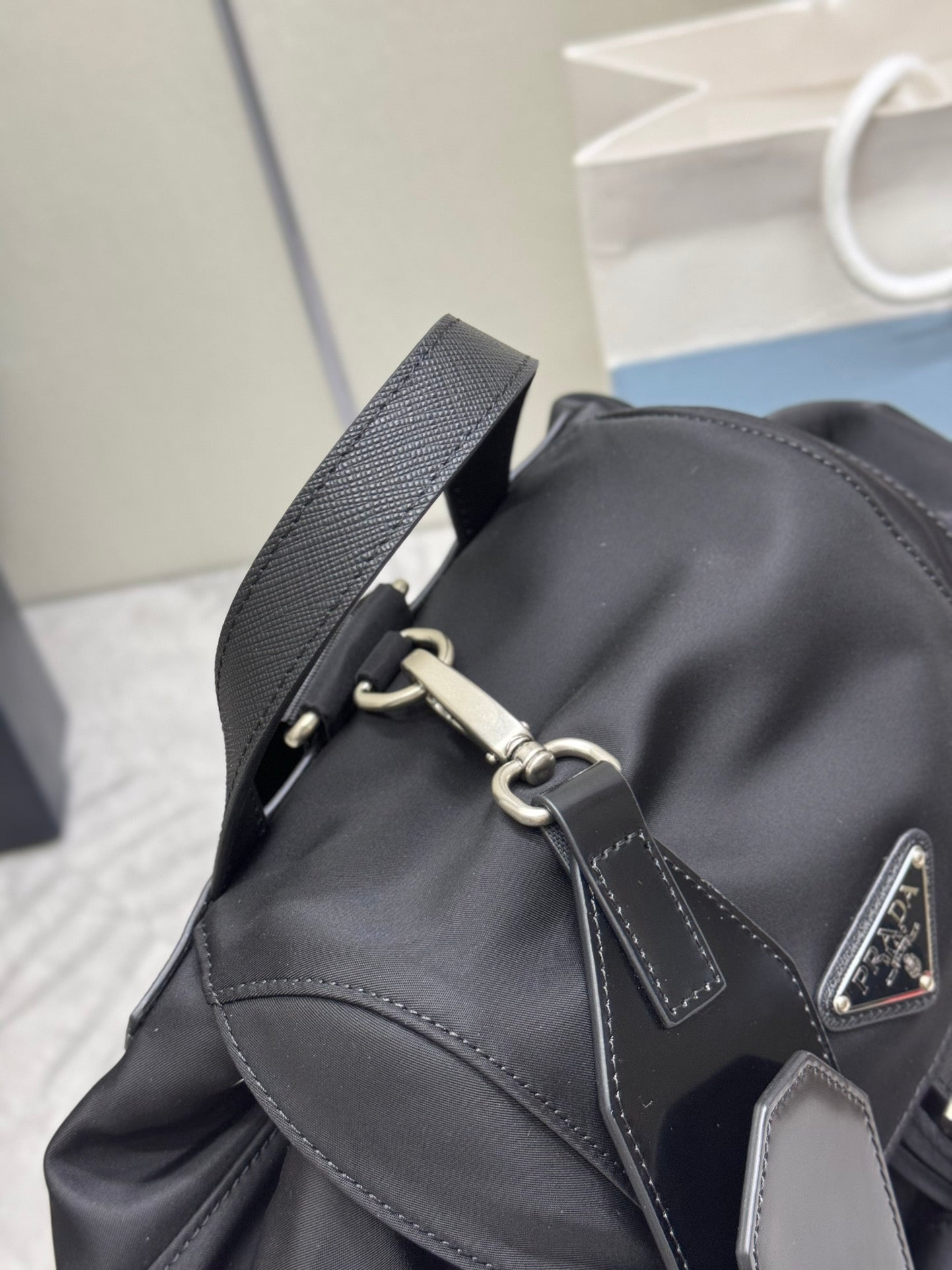 PRADA 25S MEDIUM RE-NYLON BACKPACK 39 IN BLACK WITH POUCH