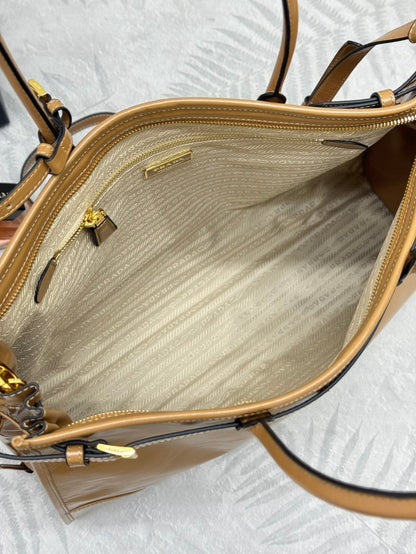 PRADA 25S LUX SOFT BAG 42 IN CARAMEL GLOSSY CALFSKIN GOLD HARDWARE