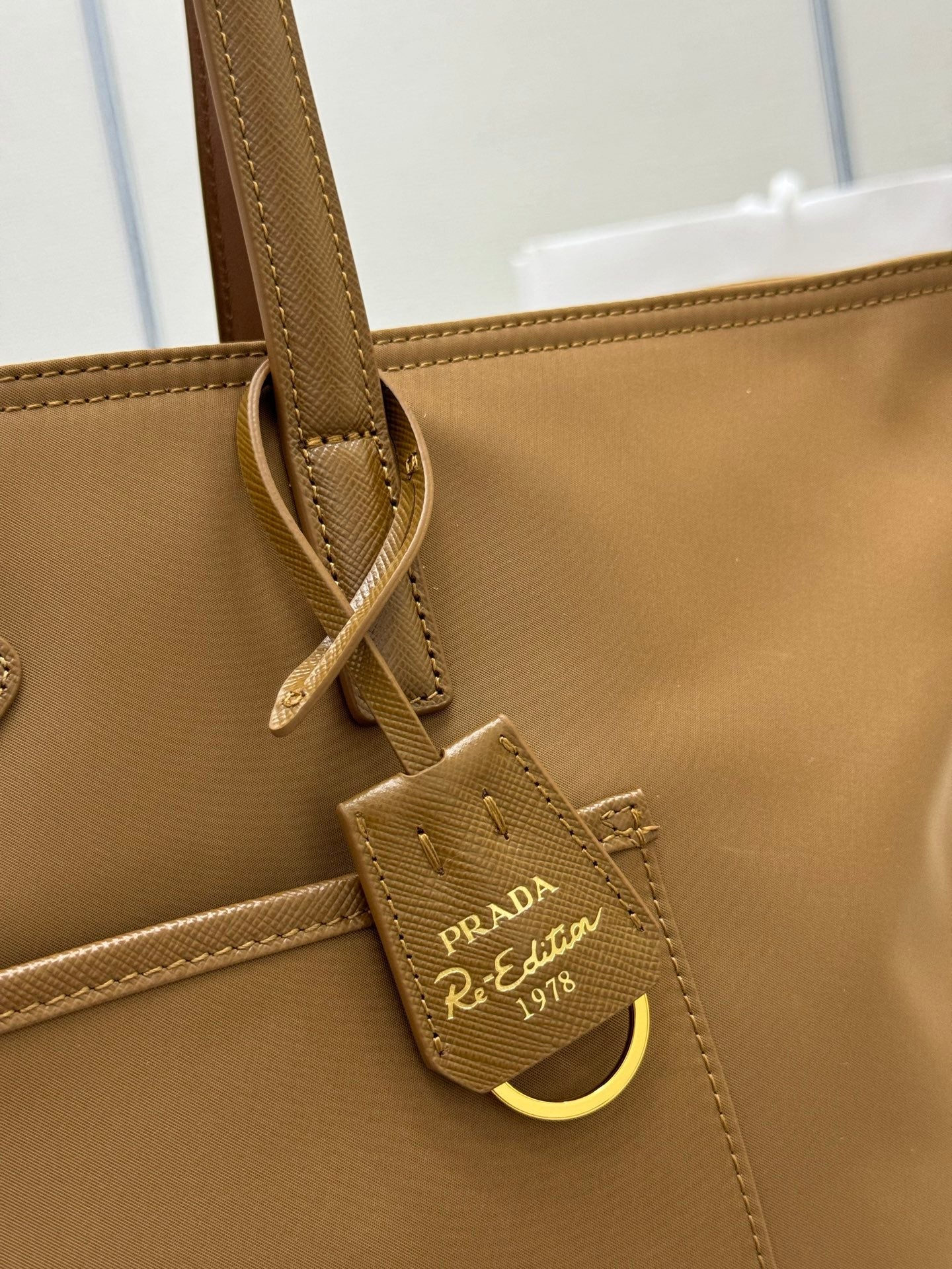 PRADA 25S RE-EDITION 1978 MEDIUM 35 IN DARK CARAMEL NYLON AND SAFFIANO CALFSKIN