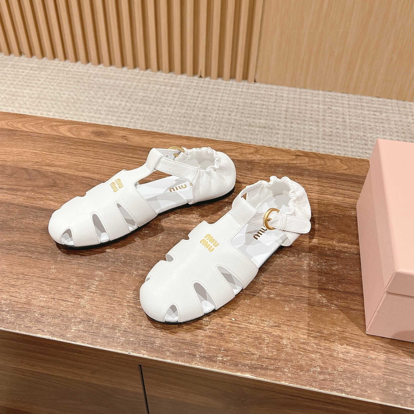 FISHERMAN BUCKLE SANDALS IN WHITE LAMBSKIN