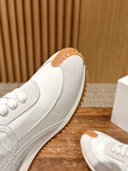 FLOW RUNNER SNEAKER IN LIGHT GRAY SUEDE AND WHITE SHEEPSKIN