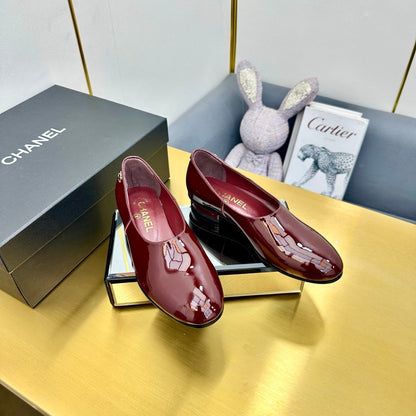 CC SIMPLE FLATS 25S IN DARK RED GLOSSY LEATHER