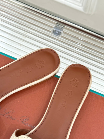 FLAT SANDALS IN BEIGE SUEDE AND LAMBSKIN