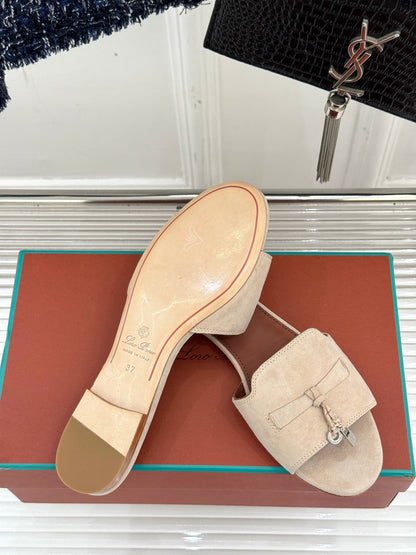 FLAT SANDALS IN BEIGE SUEDE AND LAMBSKIN
