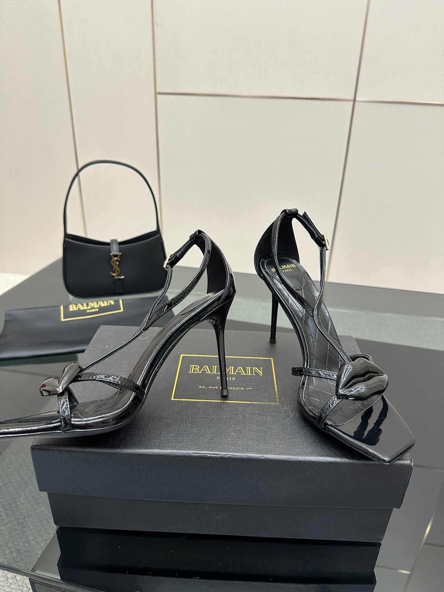 BALMAIN 25S LIPS SANDALS 10 IN BLACK CALFSKIN
