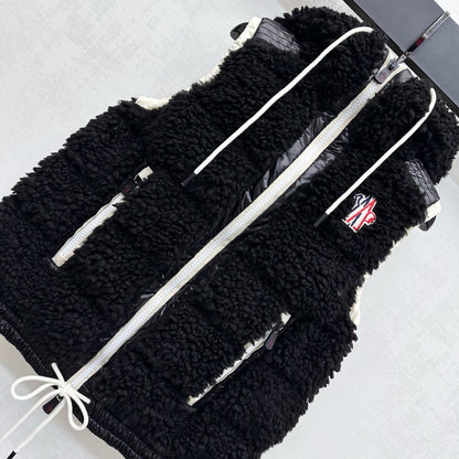 MONCLER 25S DOWN VEST IN BLACK 105