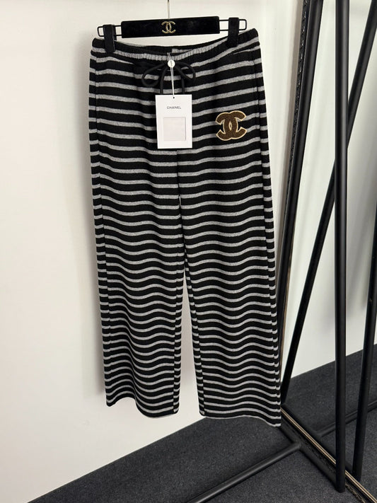 CHANEL 25S STRIPED PANTS 571