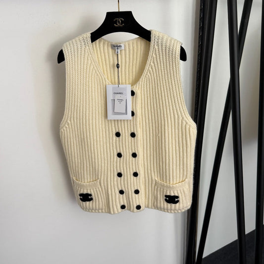 CHANEL 26S KNIT SLEEVELESS TOP 1011