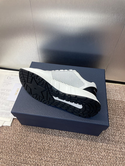 DIOR 25S D-RUN'N COUPLE SNEAKERS IN WHITE BLACK CALFSKIN AND MESH