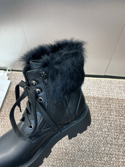 DIOR 25S D-MAJOR ANKLE BOOTS WICKER STYLE 35MM IN BLACK CALFSKIN AND FUR