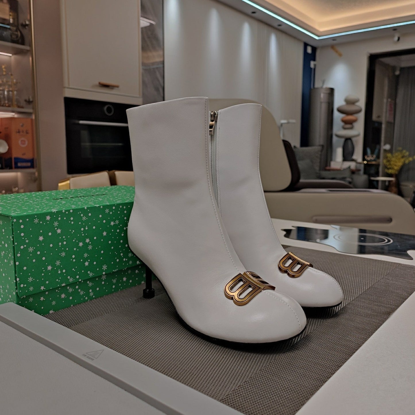 ROUND-TOE HIGH HEEL BOOTS IN WHITE SMOOTH LAMBSKIN