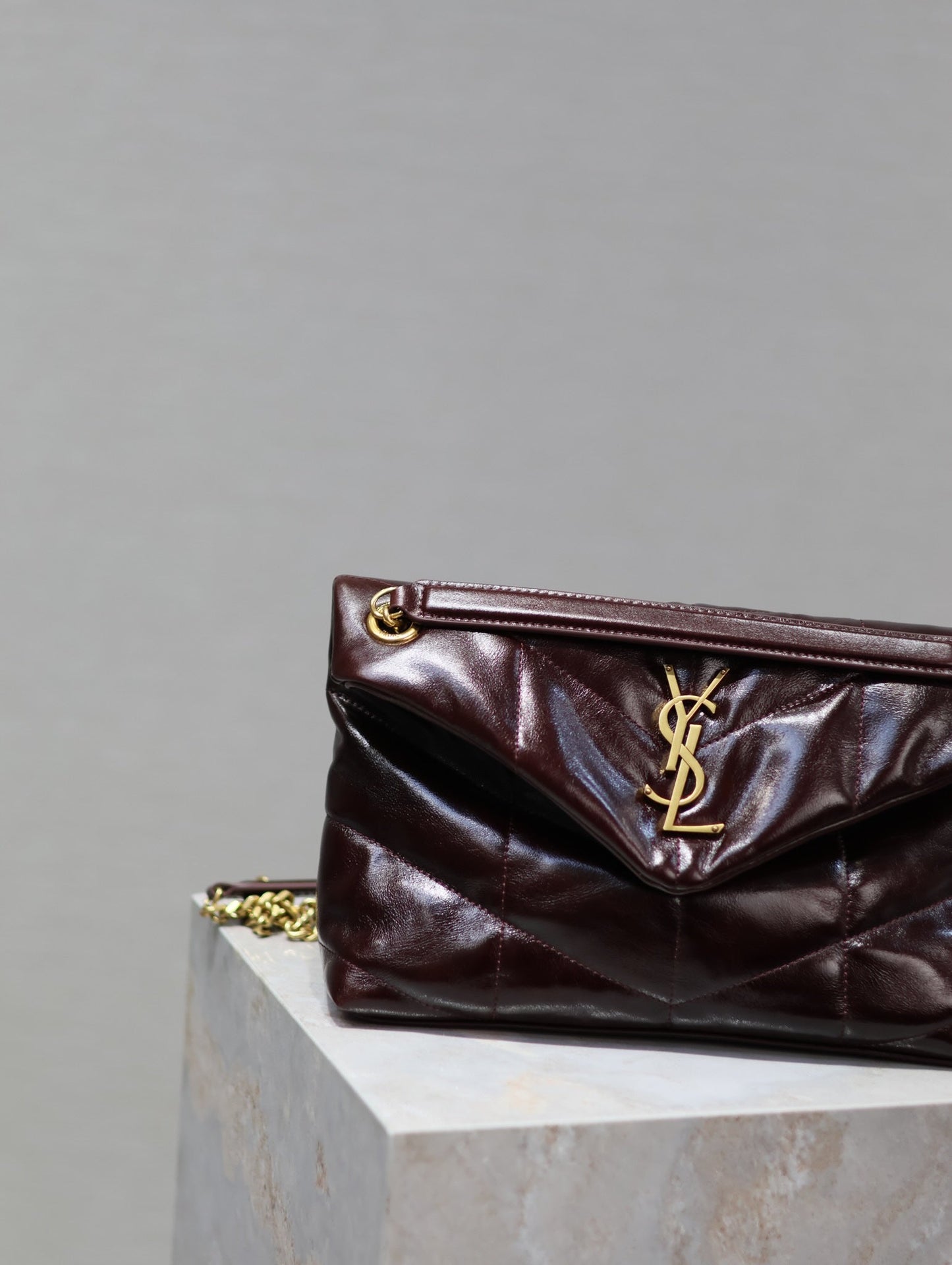 YSL 25S LOULOU PUFFER MEDIUM 29 IN DARK BURGUNDY CALFSKIN