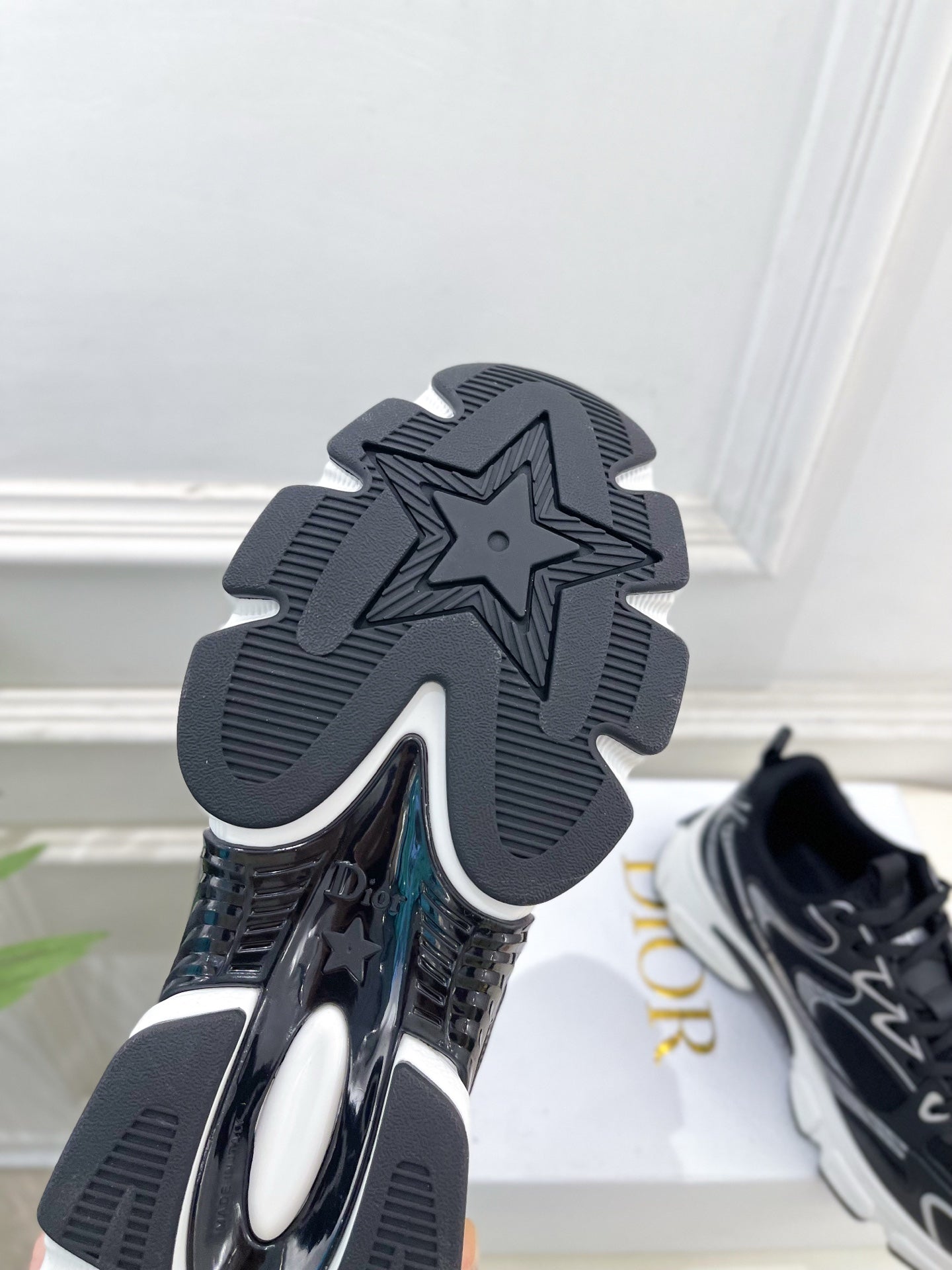 DIOR 26S SNEAKER IN BLACK CALFSKIN AND MESH FABRIC