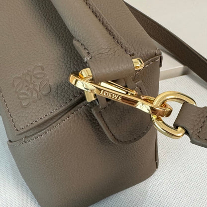 LOEWE 25S MEDIUM PUZZLE EDGE BAG 24 IN WALNUT BROWN CALFSKIN GOLD HARDWARE