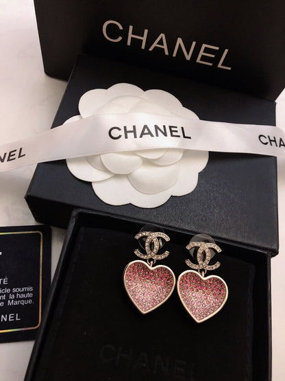 CHANEL 26S DOUBLE C LOGO PINK GRADIENT PAVE CRYSTAL HEART DROP EARRINGS IN GOLD METAL 631079