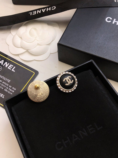 CHANEL 26S DOUBLE C LOGO BLACK ENAMEL CRYSTAL FRAME STUD EARRINGS IN GOLD METAL 633330