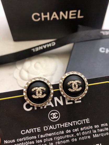 CHANEL 26S DOUBLE C LOGO BLACK ENAMEL CRYSTAL FRAME STUD EARRINGS IN GOLD METAL 633330