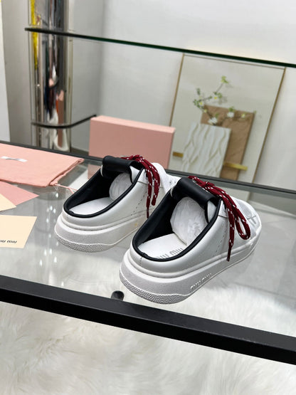 SNEAKER MULES IN BLACK AND WHITE CALFSKIN WHITE RED LACES